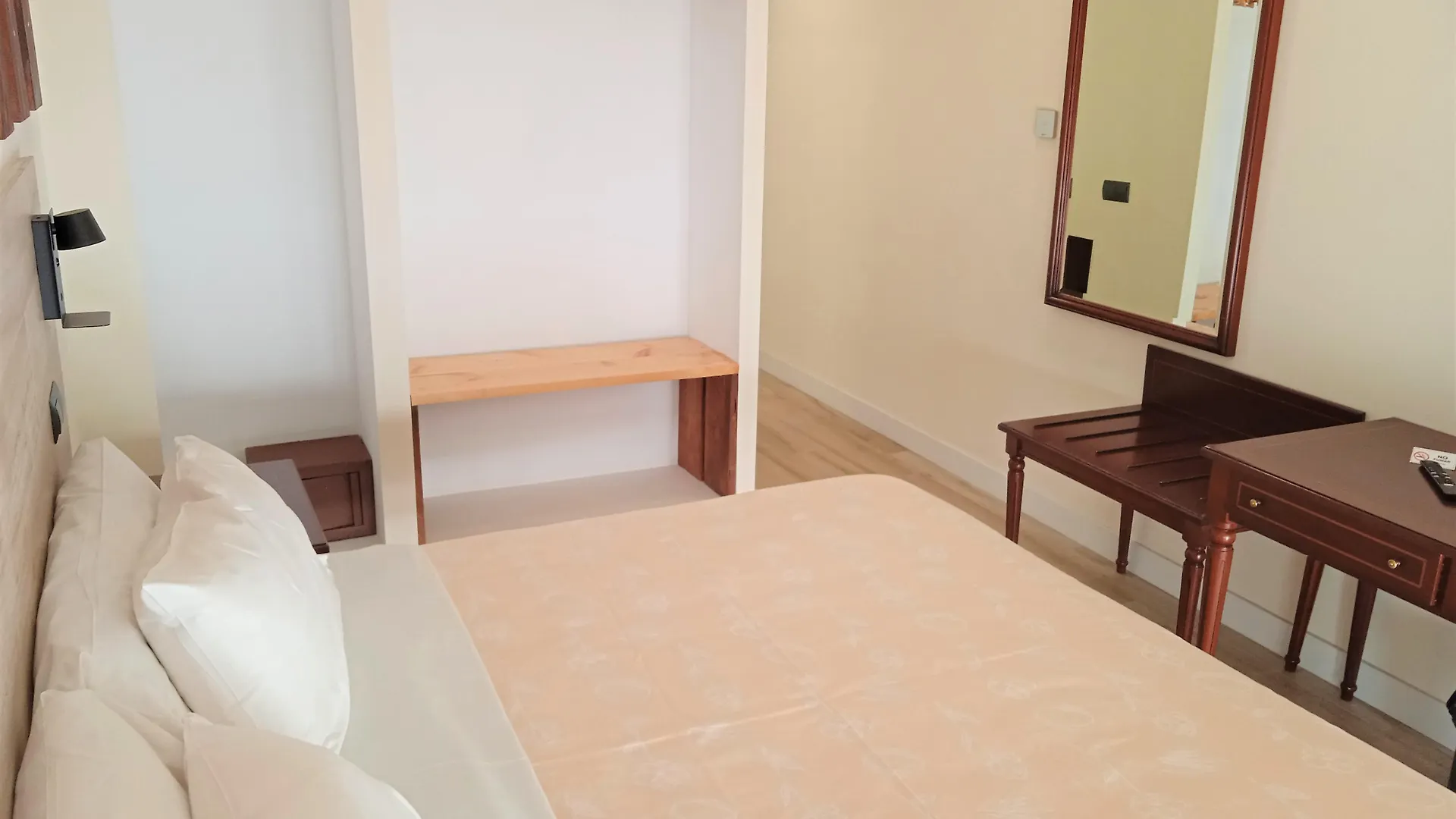 Hotel 153 Castelldefels 3*,