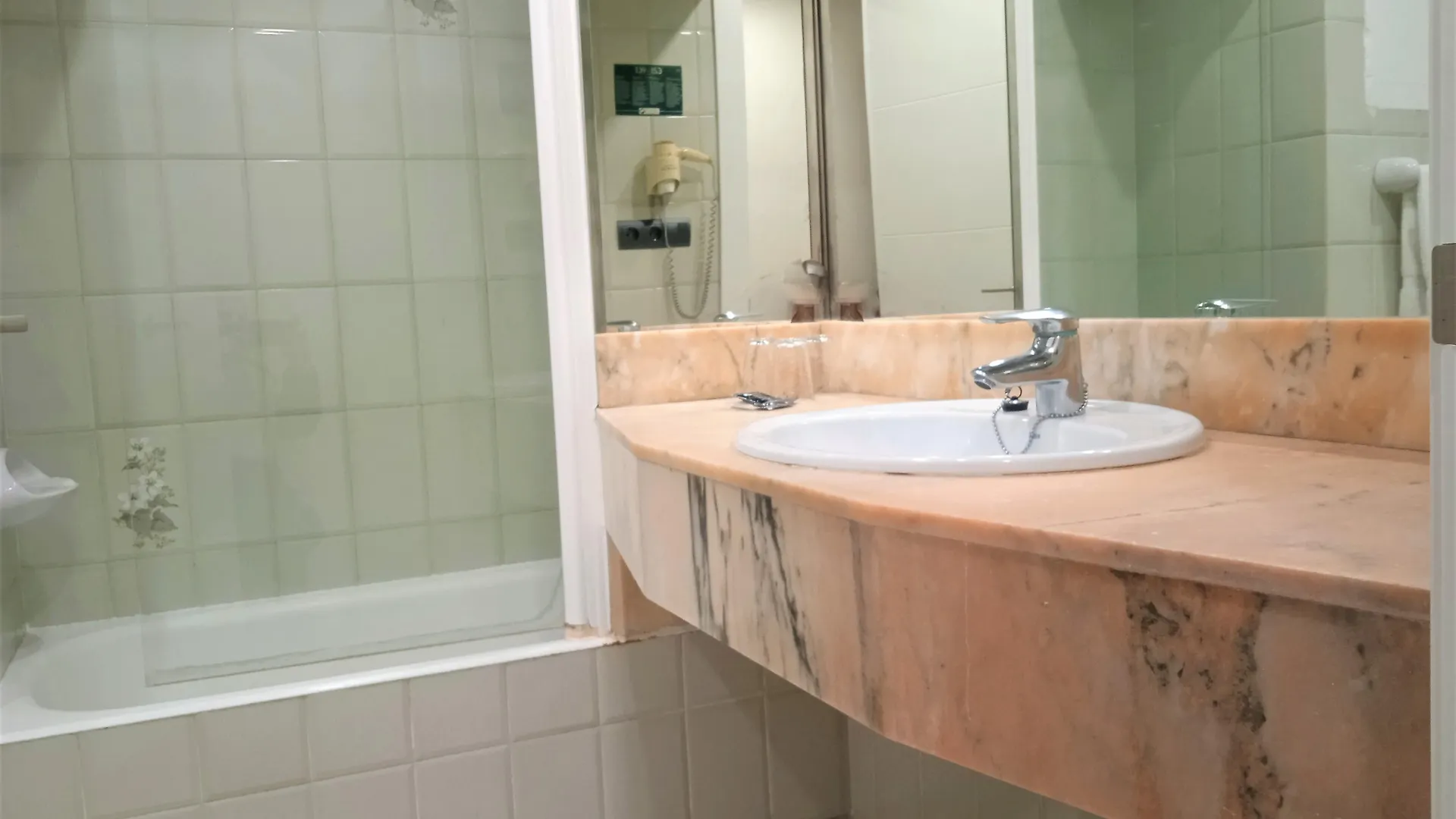 Hotel 153 Castelldefels